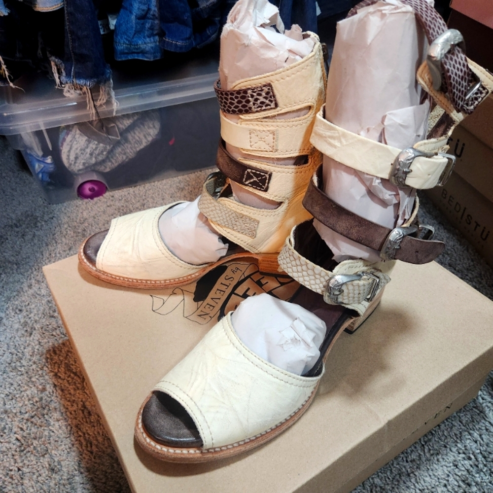 Womens Freebird bootie